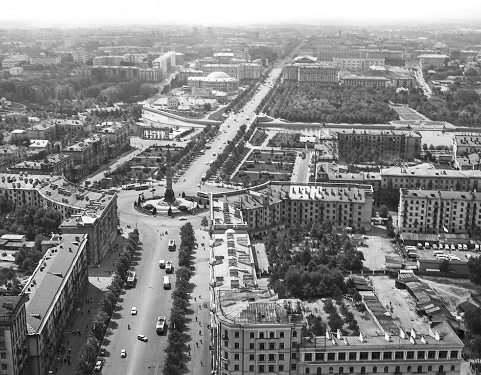 Старые фото минска. Минск площадь Победы 1950. Ленинский проспект Минск 1950. Минск площадь Победы 1967. Белорусская Советская Социалистическая Республика Минск.