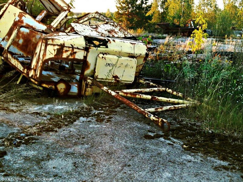 Деревня копачи припять. Село копачи чернобыль. Закопанное село. Закопанное село. Село копачи в чернобыле.