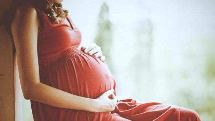 В мировом сообществе бытует мнение, что русского человека невозможно представить без мата. Сквернословят в нашей стране люди, относящиеся практически ко всем социальным слоям. Нередко матерные слова можно услышать с экранов телевизора, по радио и даже в детском саду от совсем маленького ребенка. Большинство из нас относятся к ненормативной лексике вполне нормально, считая ее всего лишь средством выражения своих эмоций. Однако на самом деле сквернословие несет в себе серьезную разрушительную силу, которая, по мнению ученых, может привести к вырождению целой нации. Причем этот процесс довольно сложно остановить, ведь он протекает незаметно, охватывая все больший круг русскоязычного населения планеты. 