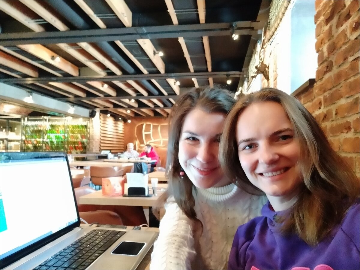 С Таней в гриль-кафе