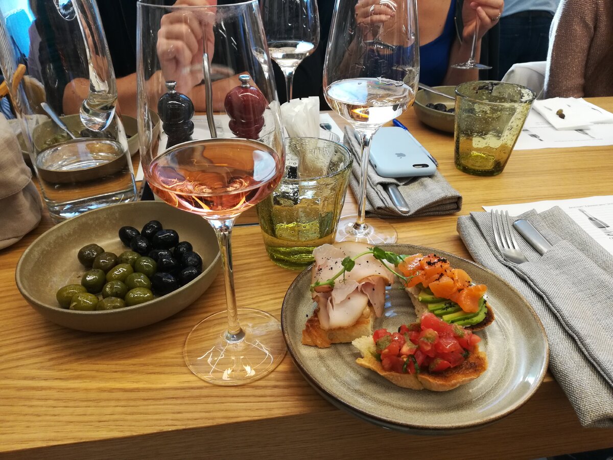 Тапас-сет к дегустации розе в бистро "Азбука вкуса" на Лубянке