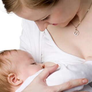Колики у новорожденного: причины, признаки, методы терапии и профилактики