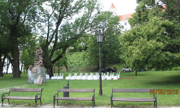 В предвкушении свадебного обряда в старинном замке.