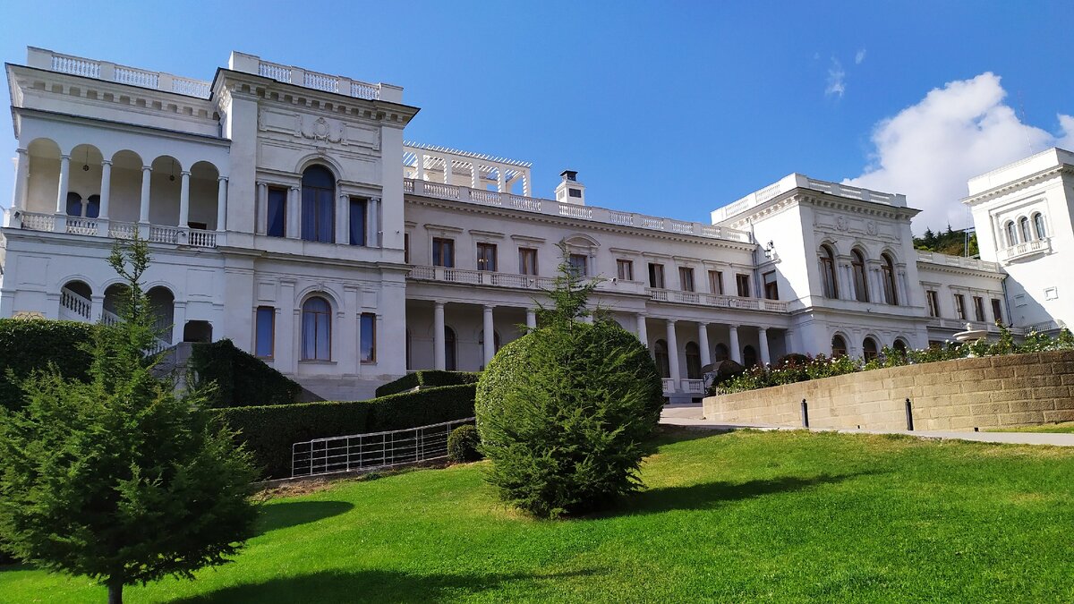 Ливадийский дворец - фасад здания