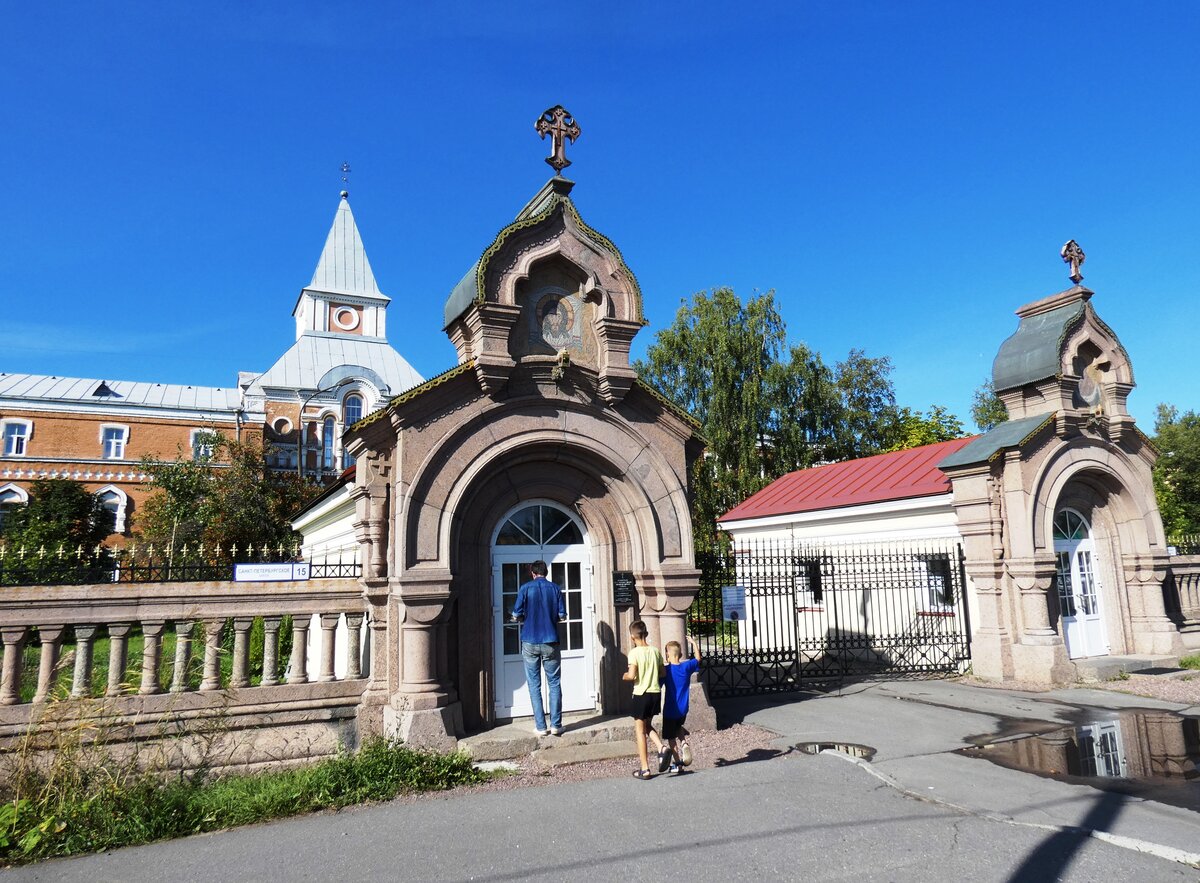 Свято-троице сергиева приморская мужская пустынь. Монастырь троице-сергиева пустынь — санкт-петербург, пос. Троицкая сергиева приморская пустынь. Мужской монастырь в стрельне. Храм стрельна сергиева пустынь.