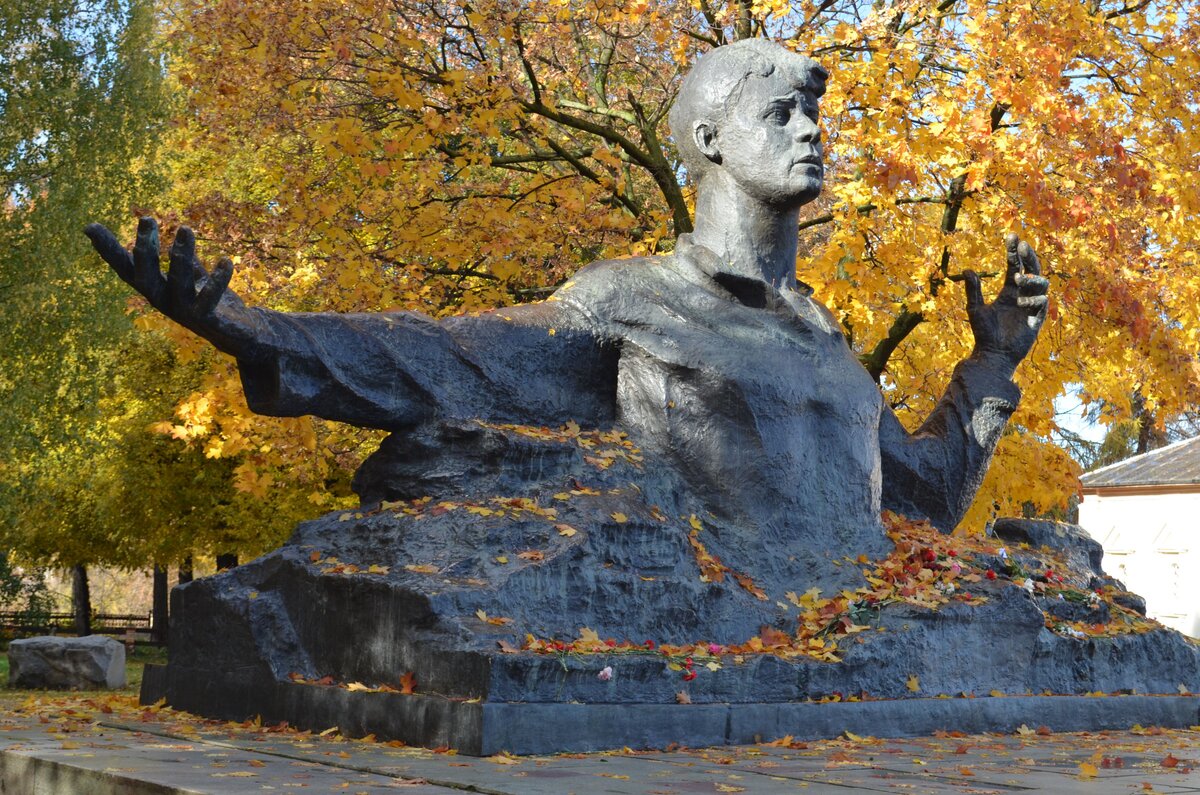 есенин памятник в москве