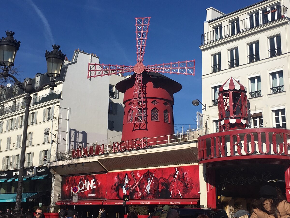 Мулен Руж - один из первых стриптиз клубов? Фото автора.
