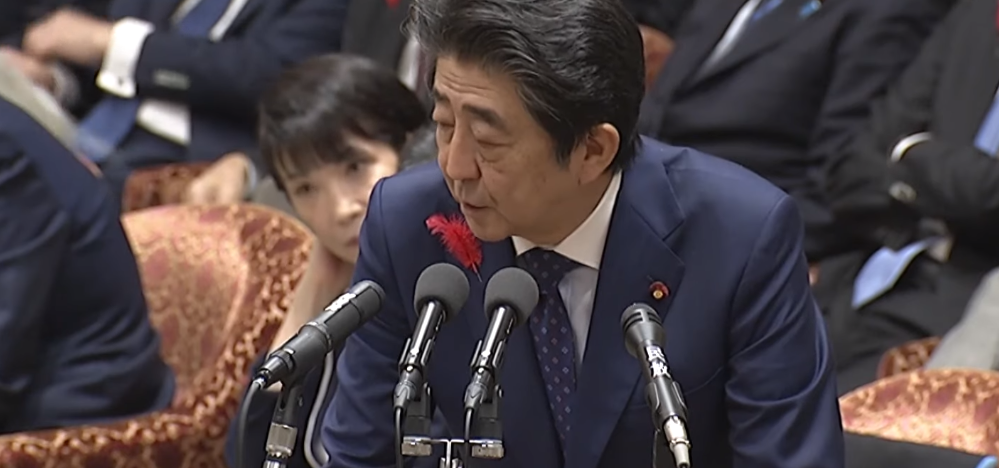 Абэ постоянно делает заявления о возвращении Курил под контроль Японии и выдумывает несуществующие победы в этом вопросе