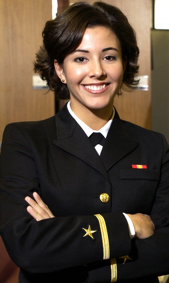 Военнослужащая ВМС США. Красавица, воин, спортсмен (или спортсменша)