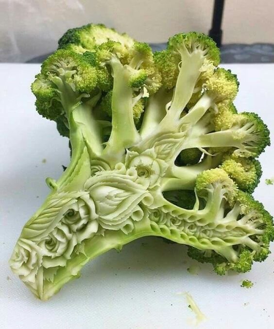 Смотрите какую красоту может сотворить кулинар, в котором проснулся художник)