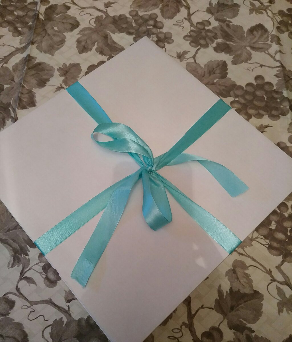 Как думаете,что же там?)