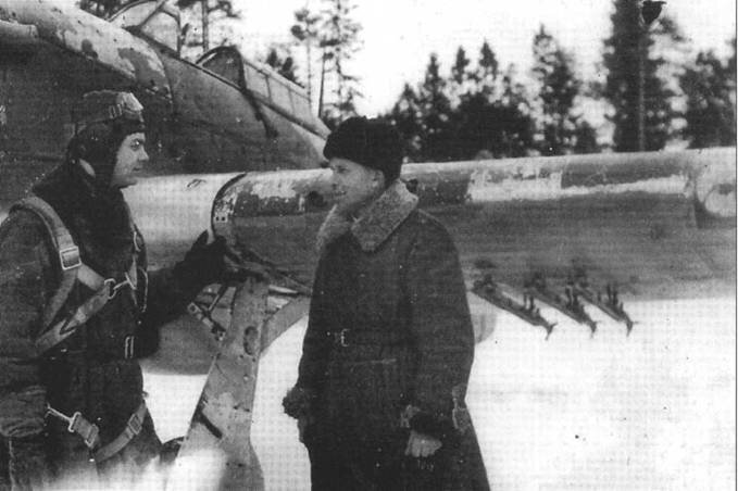 Харрикейн, оборудованный направляющими для РС-82. Зима 1942 года. Видно, что машина сильно не новая - краска облезла весьма заметно. Это Россия...