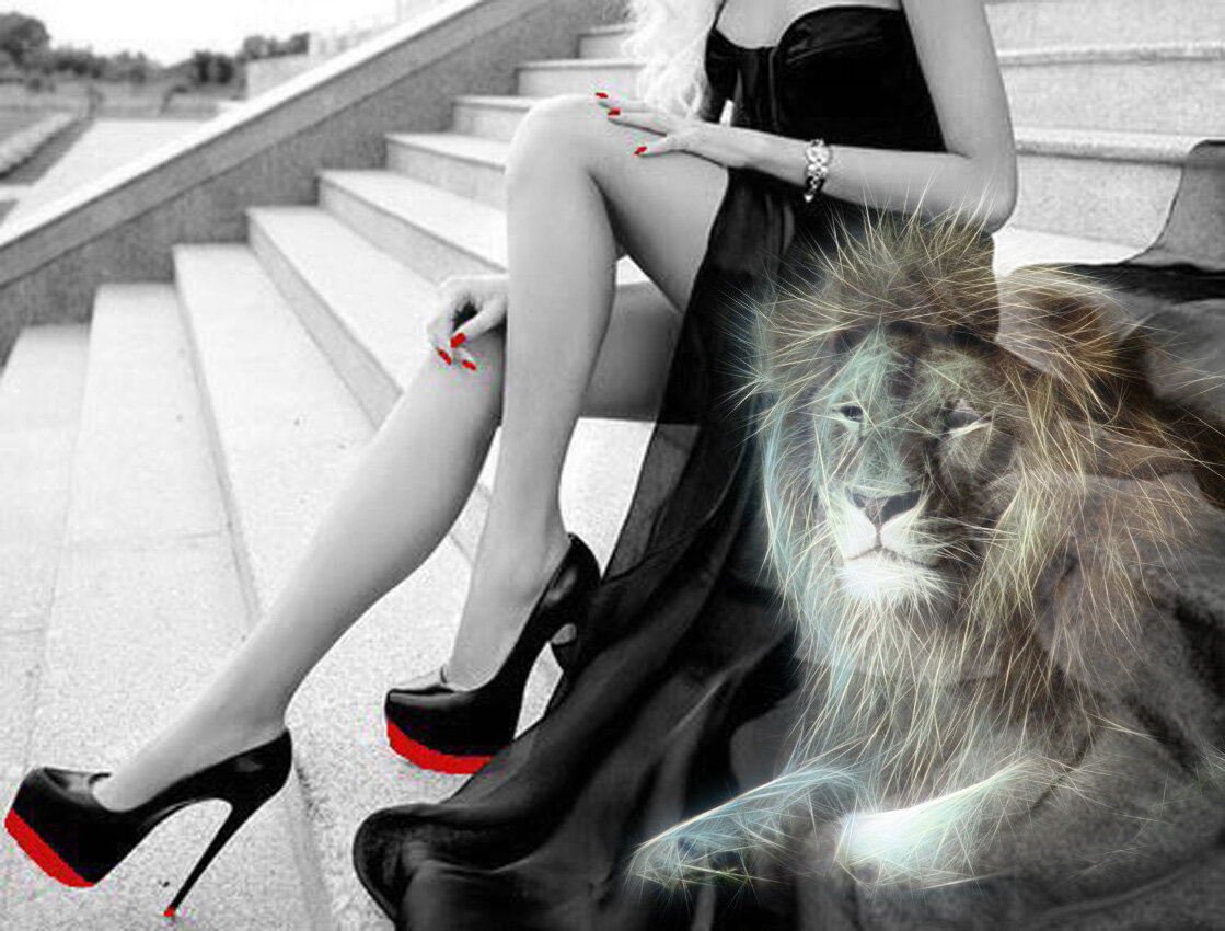 Он и Она. Она утонченная, тонкая, прозрачная вся, с фарфоровой кожей. Он суровый мужлан.