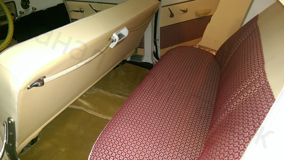 (шикарный интерьер 21-ой модели, выглядит круто, особенно для 1967 года)