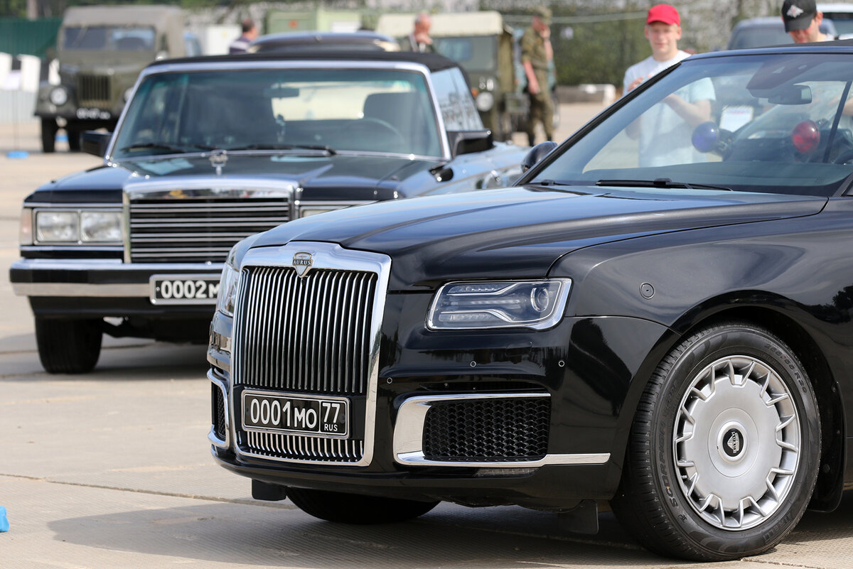 смена парадного кабриолета - Aurus Senat сменил на службе ЗИЛ-41041 АМГ на шасси GMC