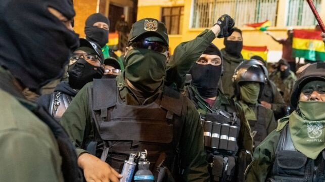 Пятничные протесты были первыми, в которых участвовало большое количество боливийских полицейских