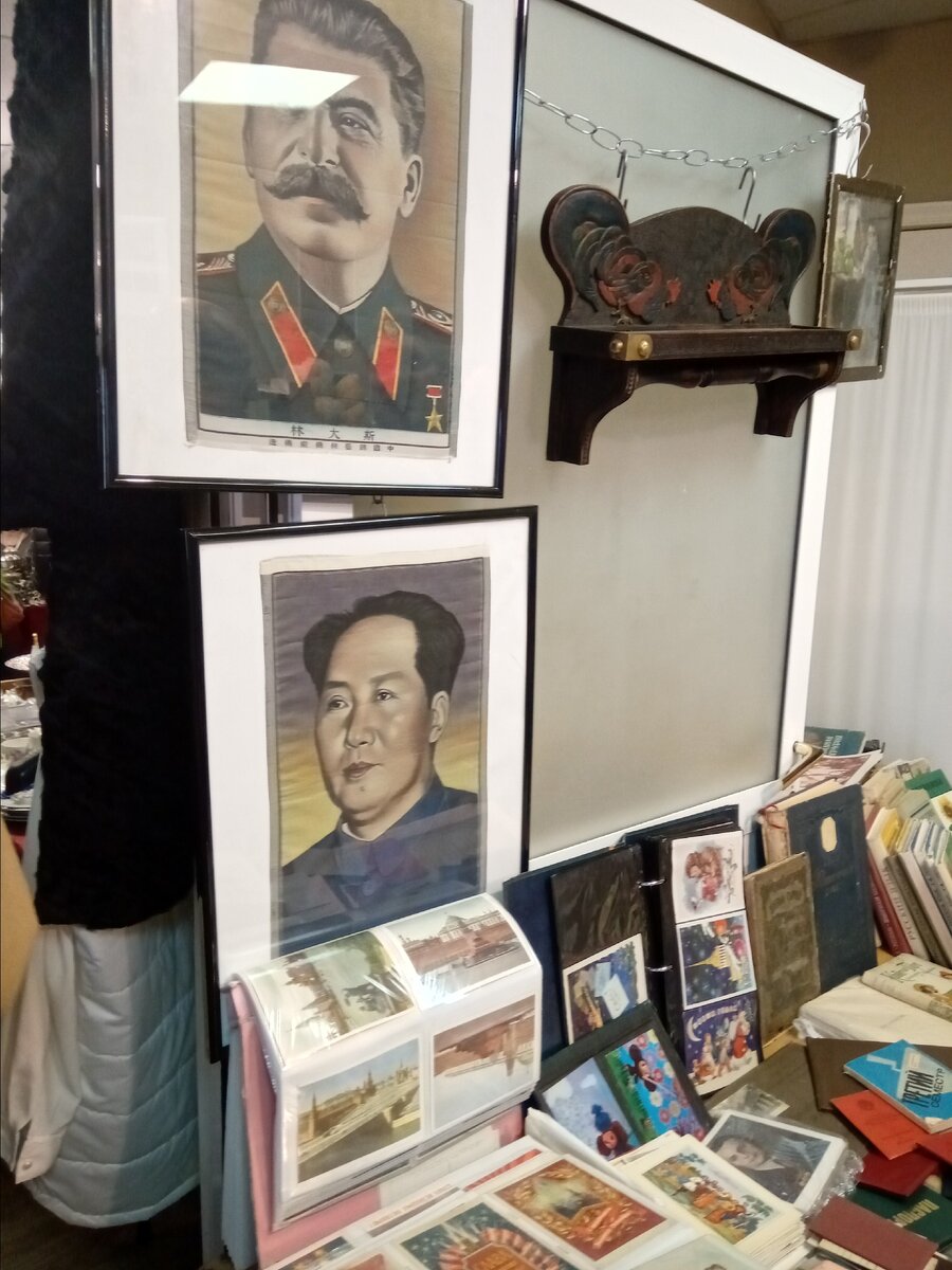 При входе Иосиф Виссарионович и Мао- куда без них...