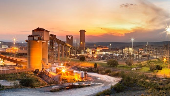 Панорамный снимок надшахтного комплекса рудника Mponeng gold mine, фото: miningmx.com