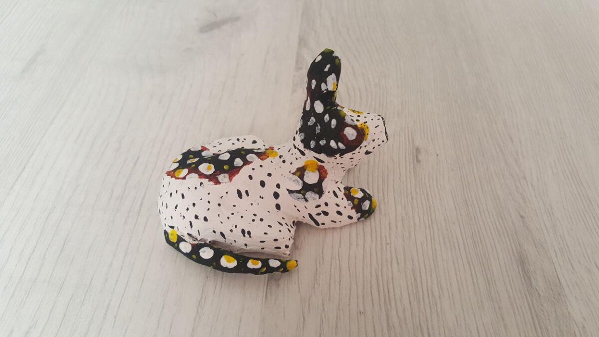 Собака по кличке Снежок: папье-маше.