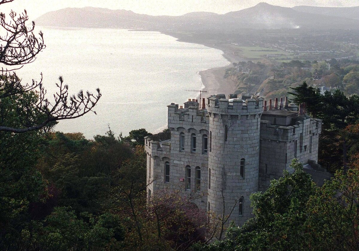 https://en.wikipedia.org/wiki/Manderley_Castle