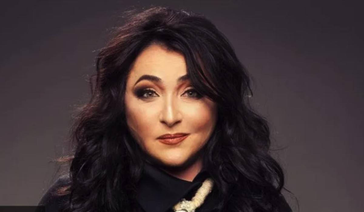 Лолита одна из тех знаменитостей, которая приютила бездомного пса. Фото из открытых источников на Яндекс.картинки