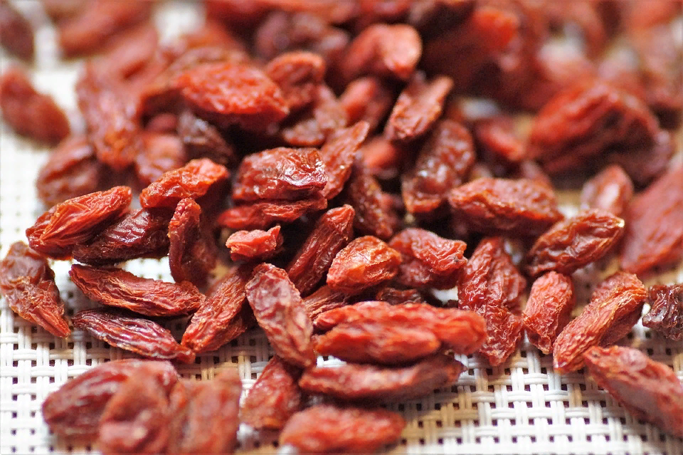 https://pixabay.com/photos/goji-berry-dried-fruits-vitamins-3162716/