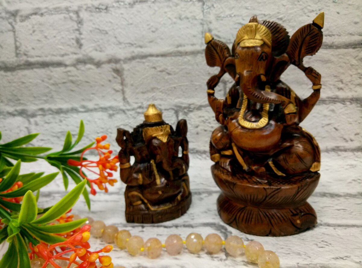 Резной Ганеша из дерева в 2-х размерах