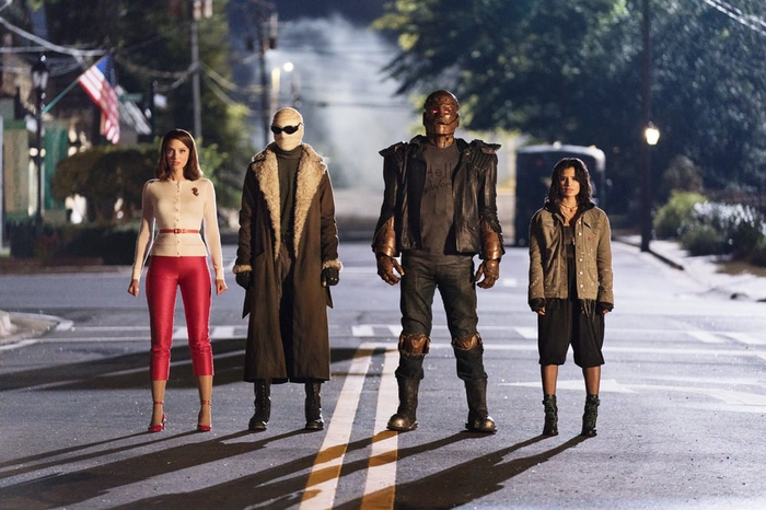 Роковой патруль
Doom Patrol 
Рейтинги:	IMDb: 8.0 Кинопоиск: 7.02
Жанр:	Драмы, Боевики, Комедии, Приключения, Фантастика, Криминал
