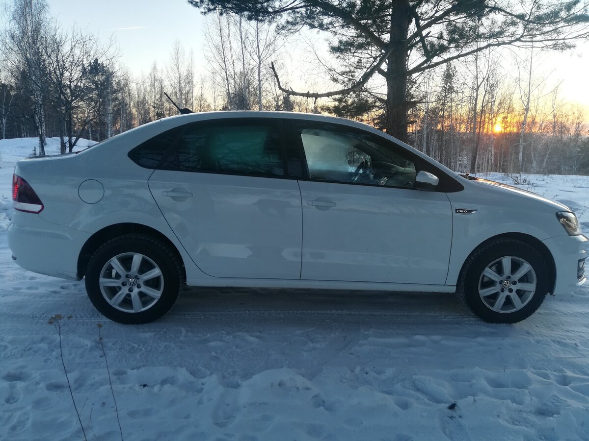   И сколько же в тебя вмещается топлива? 