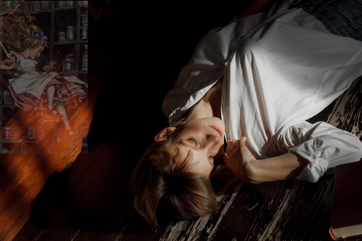 Алиса меня тут убивают. Алиса меня тут убивают. Почему мне хочется убивать. Как убить яндекс алису. Яндекс убили алису.