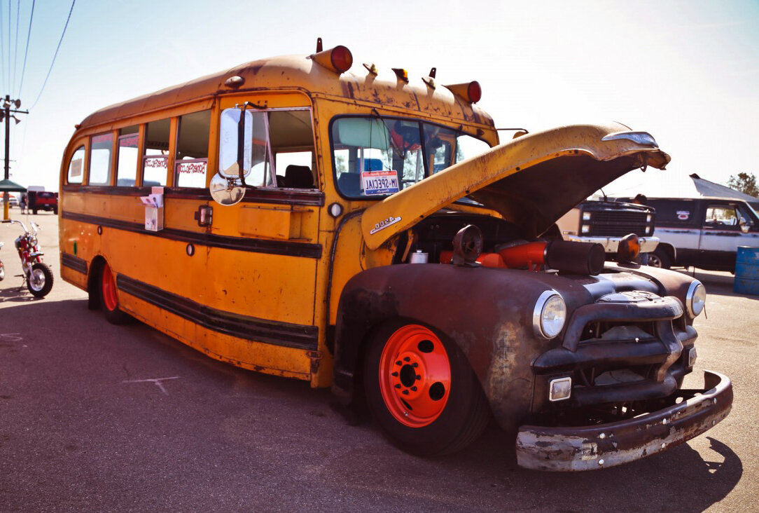 бешенный автобус. 10. бесит общественный транспорт. водитель автобуса карикатура. мчится бешеный автобус.