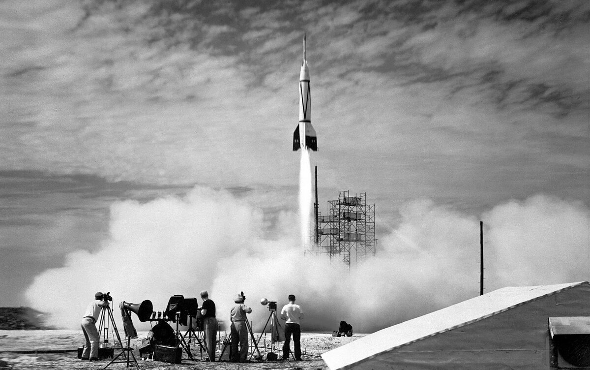 Запуск немецкой ракеты V-2 на полигоне Уайт Сэндз