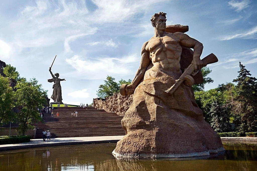 Города герои фото. Памятник Мамаев Курган в Волгограде. Героям Сталинградской битвы на Мамаевом Кургане. Волгоград Мамаев Курга. Памятник Победы Мамаев Курган.