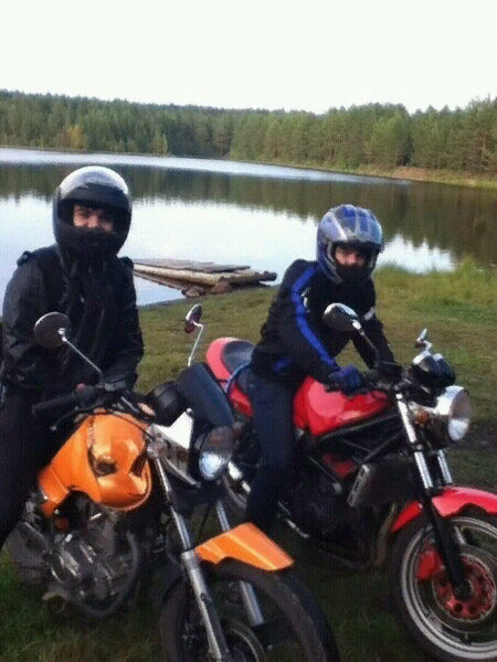 На фотографии видно фару от урала и заваренный бензобак