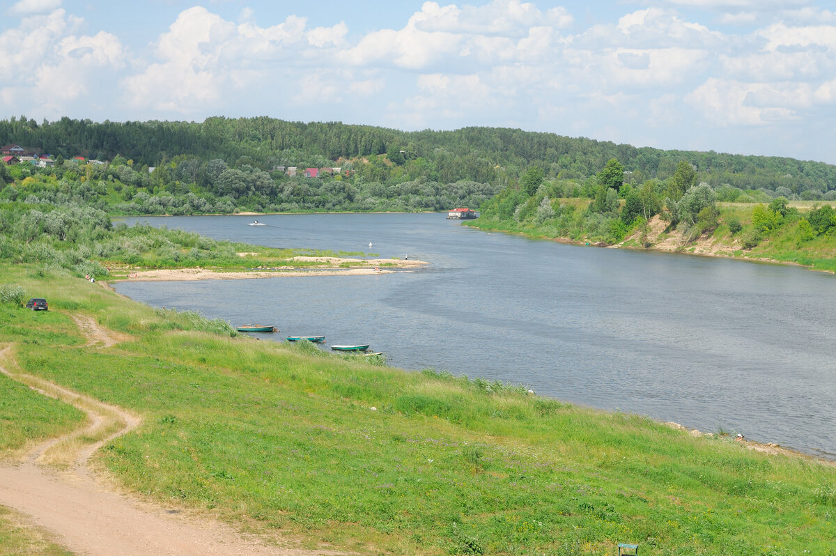 На какой реке город таруса. Река Ока Таруса. Остров река Ока Таруса. Ока Алексин. Река Ока изгибы.