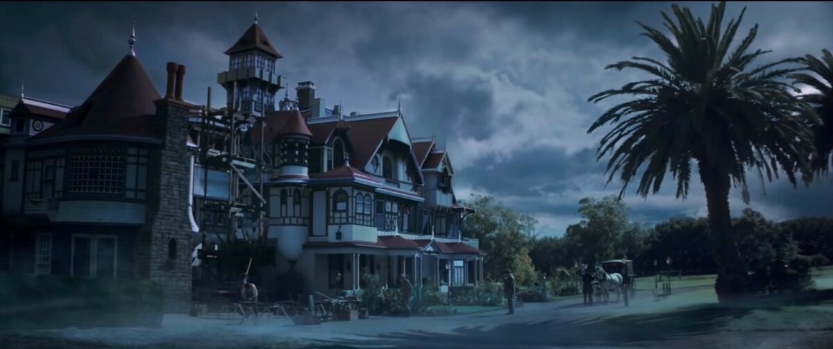 Кадр из фильма "Винчестер. Дом, который построили призраки/Winchester: The House that Ghosts Built" 