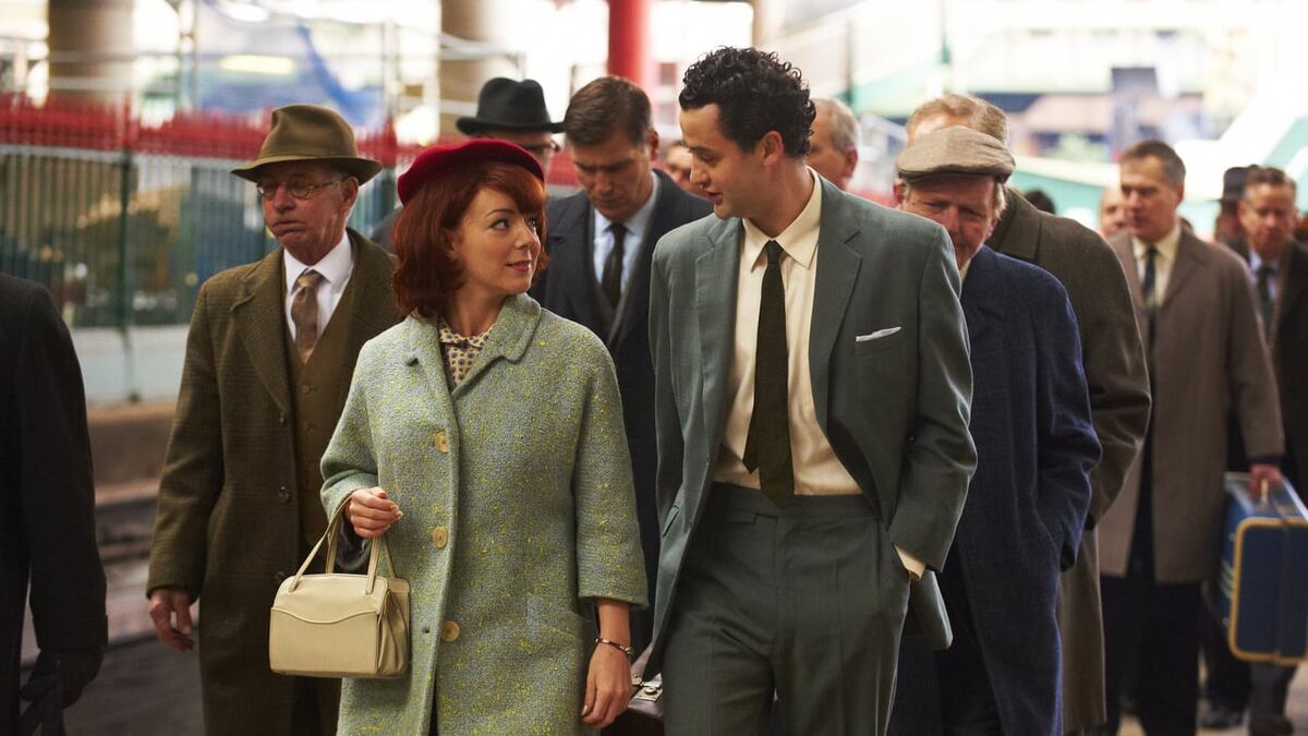 Первая встреча Шармейн и Ронни ( Шеридан Смит и  Дэниэл Мейс)