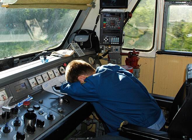 Спящий машинист локомотива