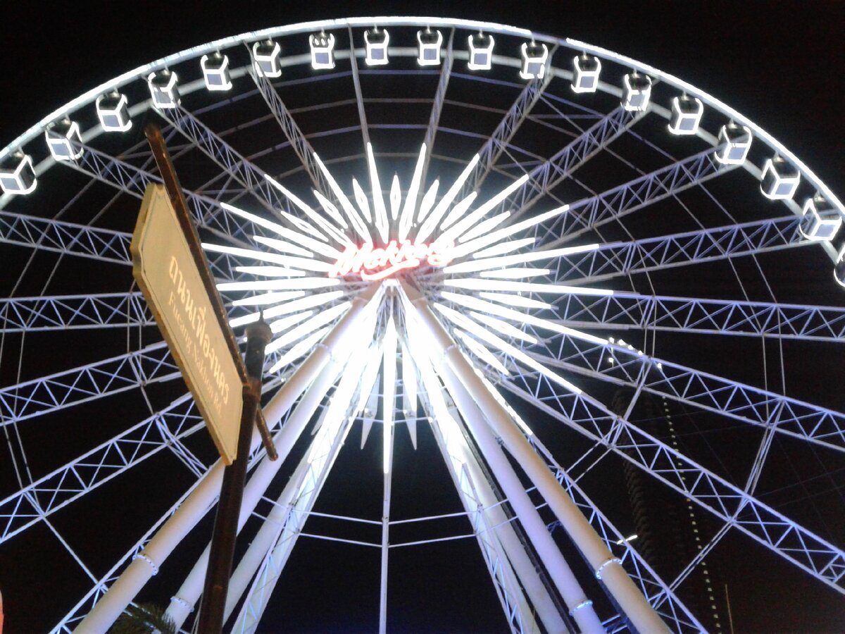 Туристы в Таиланде сейчас крутятся, как в колесе, чтобы вернуться домой