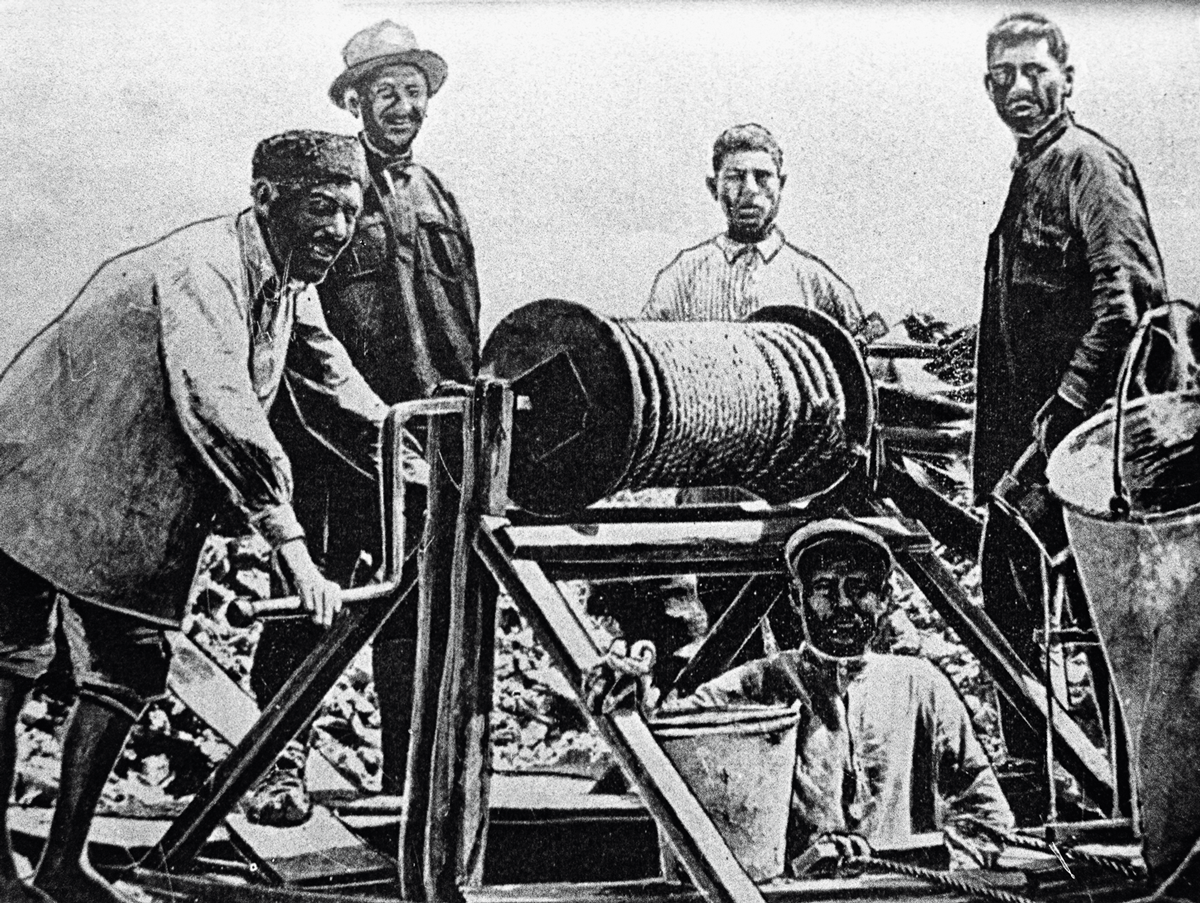 Нефтяной колодец, Баку, 1900 год