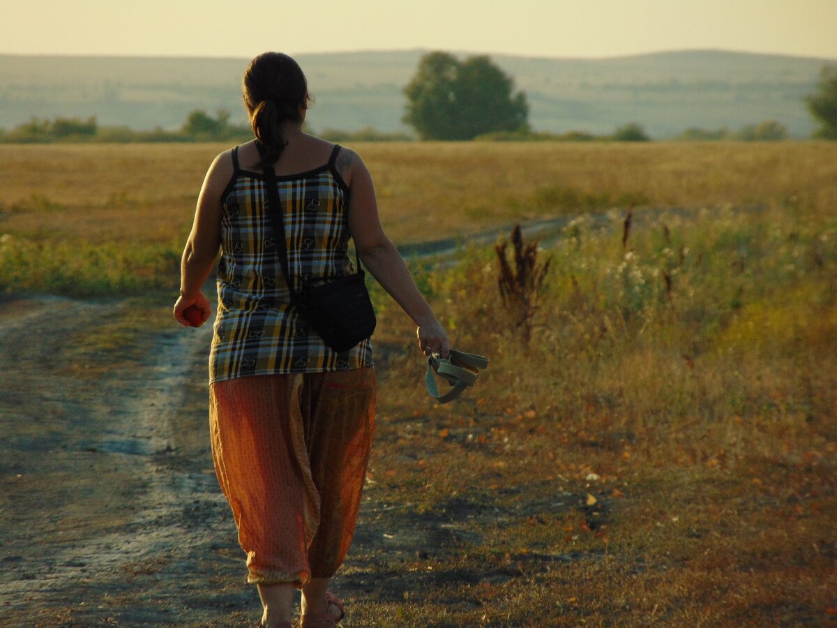 Женщина с таким тазом вполне могла бы родить сама, я считаю. Но организм женщины решил иначе. 