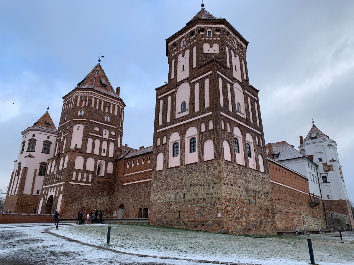 Мирский замок. Фото автора.