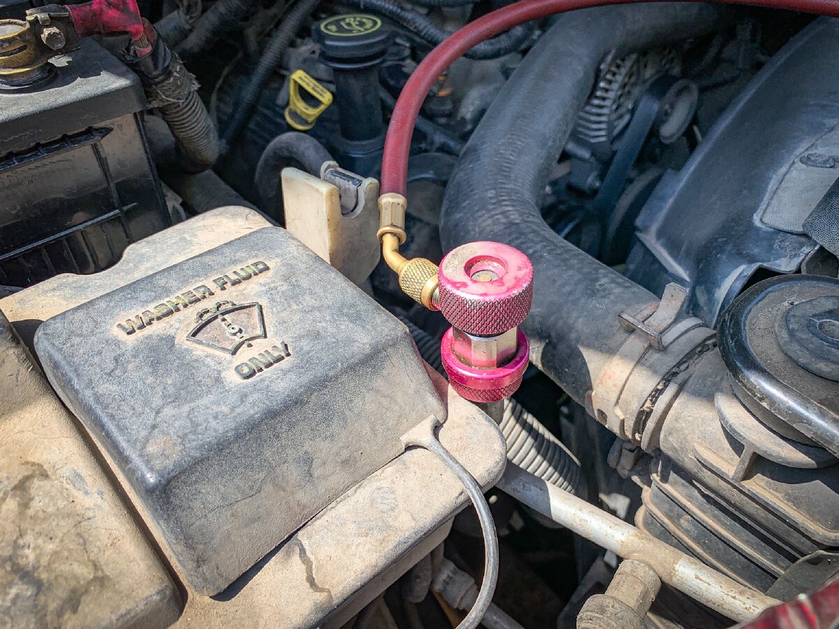 Сколько стоит заправить кондиционер в машине. Съездил на сервис и ...