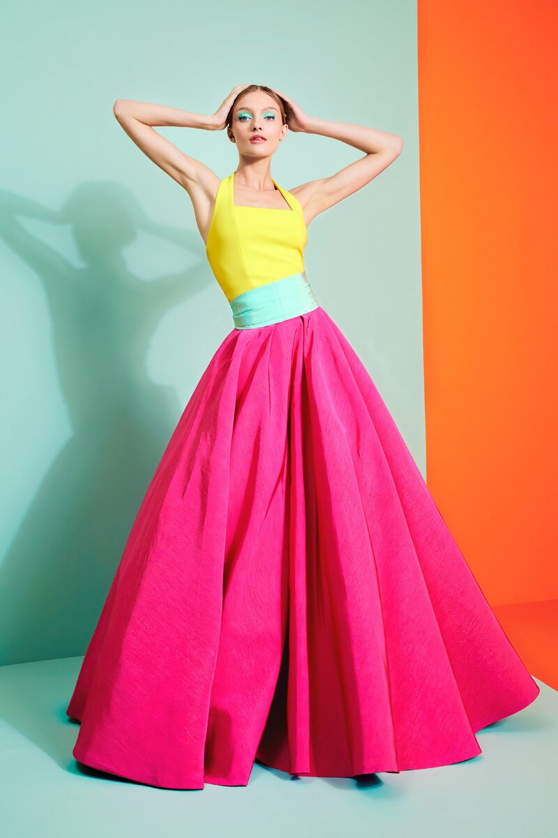 Оттенки чистой весны (яркой весны) в коллекции Alice and Olivia Ready to wear Spring 2020 Чистые, насыщенные и тепловатые оттенки яркой весны сочные, искристые, жизнерадостные и бодрящие.
