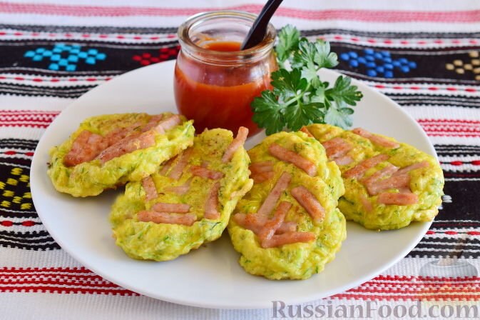 кабачки, сосиски, яйца, зелень укропа, куркума, мука, соль, масло растительное