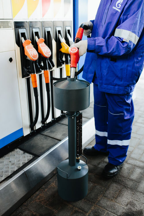 Вот как то так она и выглядит, да и есть на каждой АЗС.