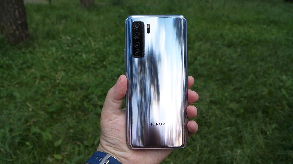 Самый доступный смартфон с 5G и мощным процессором Kirin 820, 6/128ГБ, IPS и флагманские камеры1