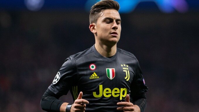 Пауло Дибала грустный.