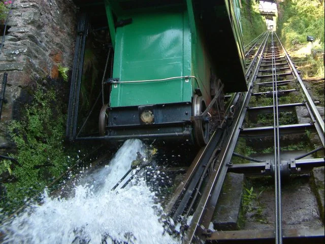 Слив воды с фуникулера (взято из интернета)