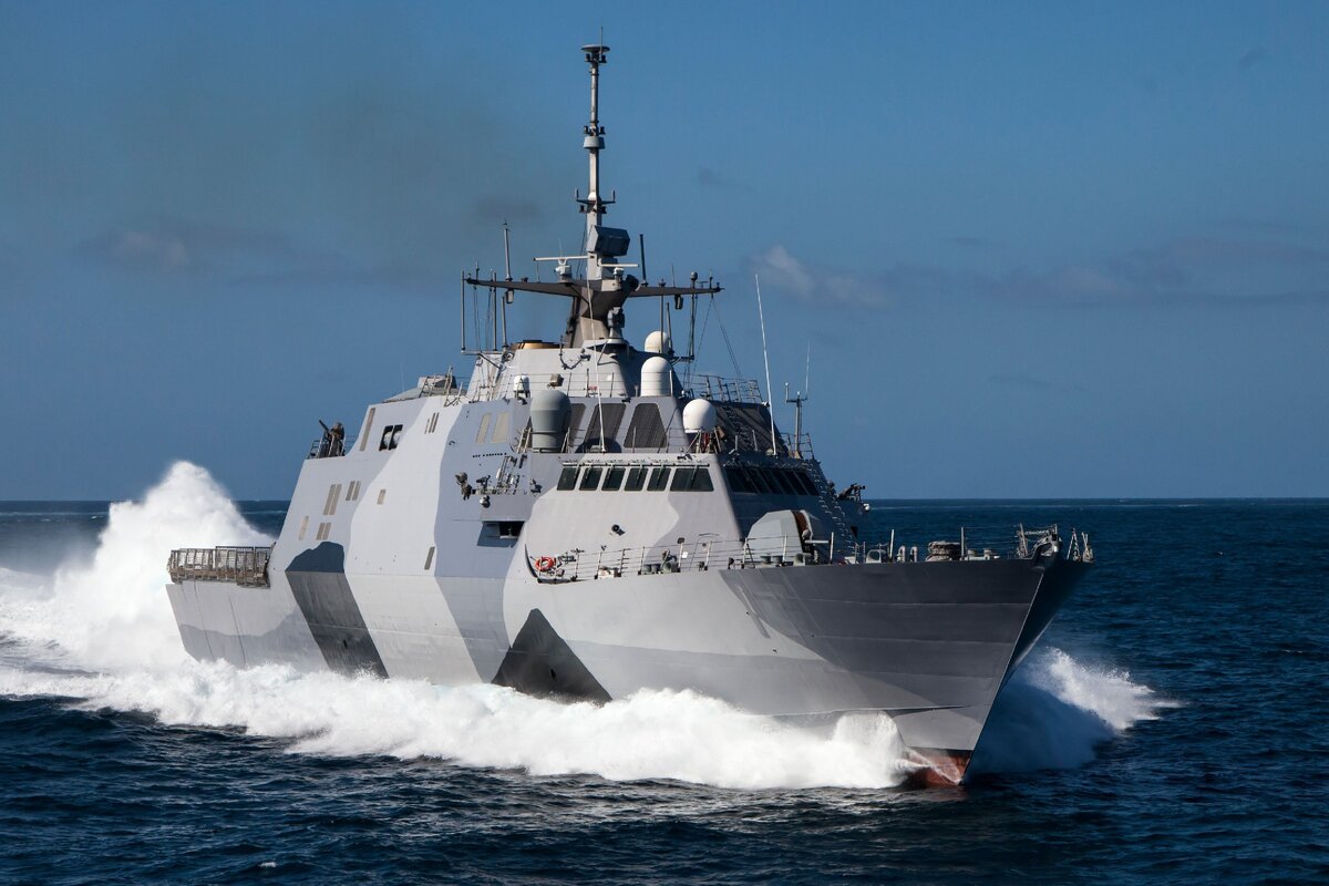 Корабль сша. USS LCS-1 ‘Freedom’. LCS-1 "Фридом". Военный корабль Littoral Combat ship (LCS) ВМС США. LCS Freedom корабль.